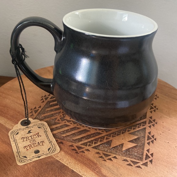 Skull & Crossbones Goonies Trick or Treat ceramic mug - Picture 7 of 8